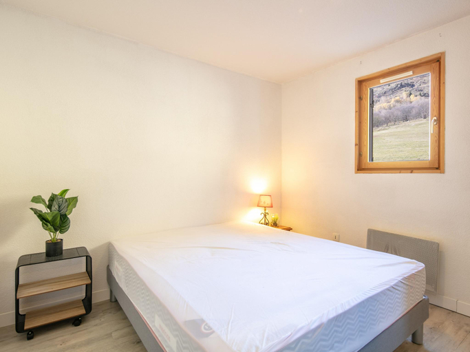 3, Apartment in Saint-Sorlin near Ski Resort, Savoie