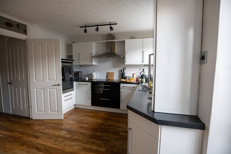 Room 3, Beautiful Cardiff Wharf Free Parking Waterviews, Cardiff