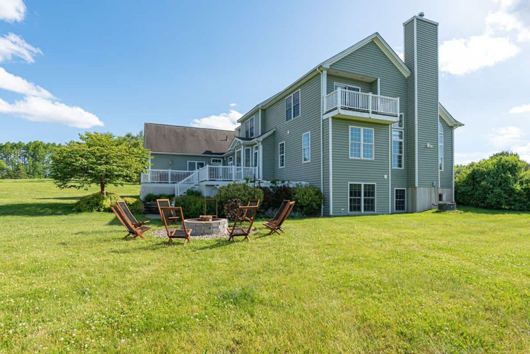 Room 3, Huge HV Retreat Pool spa Home Theater gym, Dutchess