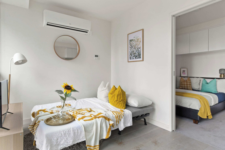 Bedroom 3, A Comfy & Stylish Apt Near Melbourne Central & QV, Melbourne