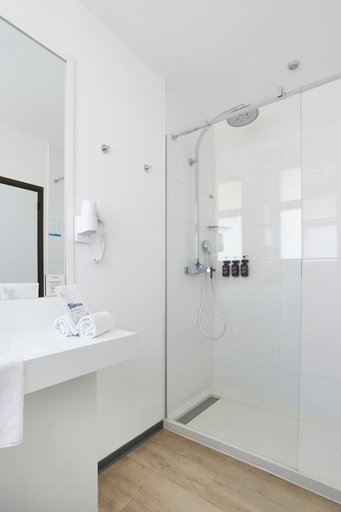 Bathroom 5, Hôtel Beaurivage, Nouméa