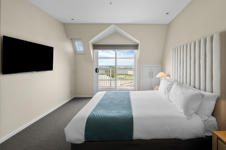 Bedroom 4, Deep Blue Hotel & Hot Springs, Warrnambool