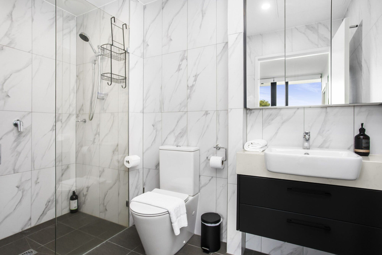 Bathroom, Boutique Unit With Huge Terrace Near Cafes & Shops, Canberra