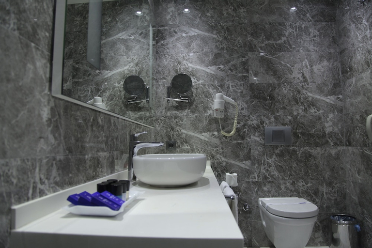 Bathroom 4, Delta Hotels by Marriott Bodrum, Bodrum