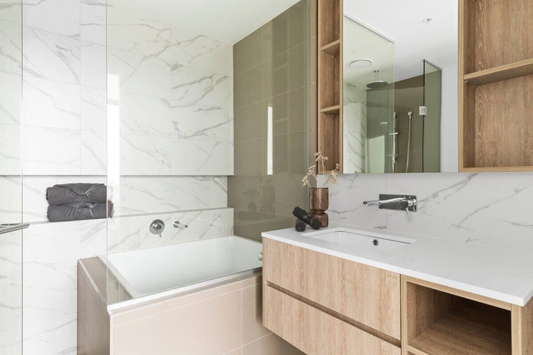 Interior 4, A Chic 2BR Apt With Panoramic Views, Free Parking, Melbourne