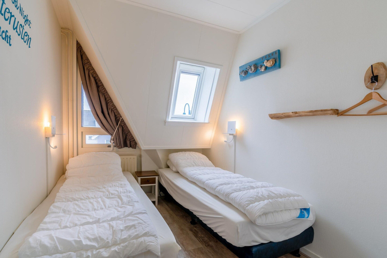 Room 2, Comfortable and Modern Furnished 4-person Apartment, Texel