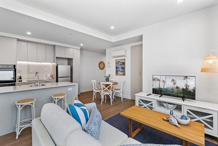 Living room 3, Elegant 1-bed by Shops With Rooftop Swimming Pool, Melbourne