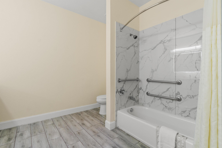 Bathroom 4, Americas Best Value Inn & Suites Livingston, Polk