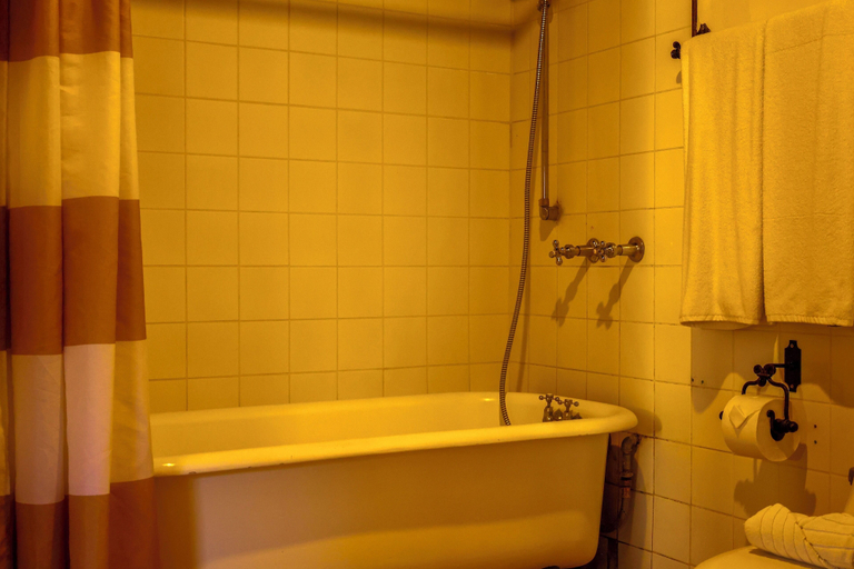 Bathroom 5, Villa de Antaño, Antigua Guatemala