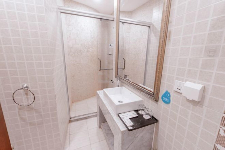 Bathroom 4, Wharton Bogong International Hotel, Yulin