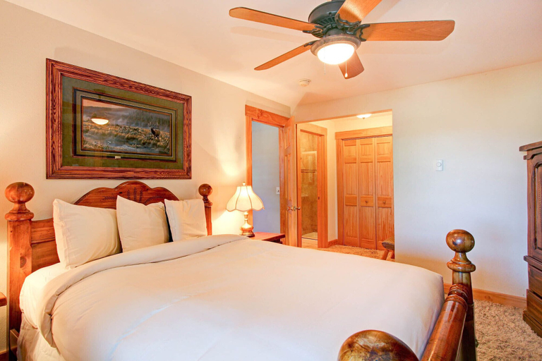 Room 2, Snowdrift Peak 203 2 Bedroom Condo by RedAwning, Larimer
