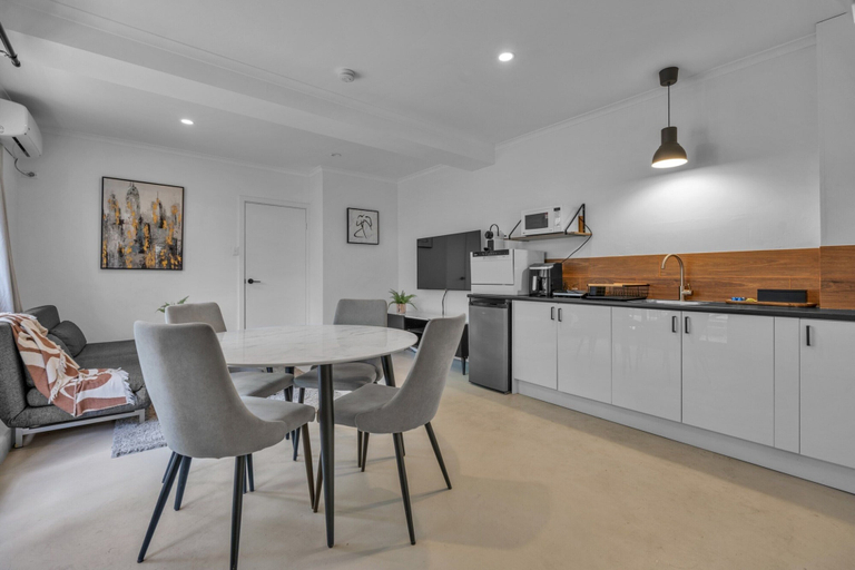 Dining 3, Central 1-bed Adelaide Apartment With Balcony, Adelaide