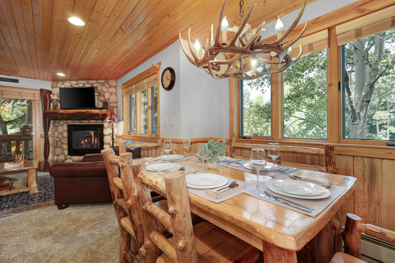 Dining 5, Timber Wolf Lodge 10d 2 Bedroom Condo by RedAwning, Summit
