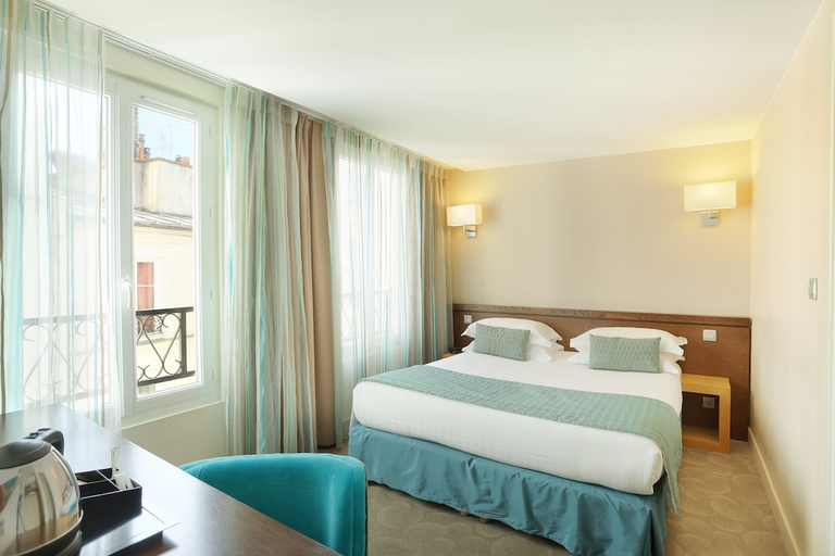 Bedroom 5, Le Grand Hotel de Normandie, Paris