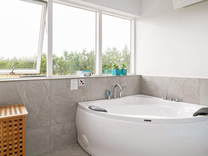 Bathroom 3, 5 Star Holiday Home in Jerup, Frederikshavn