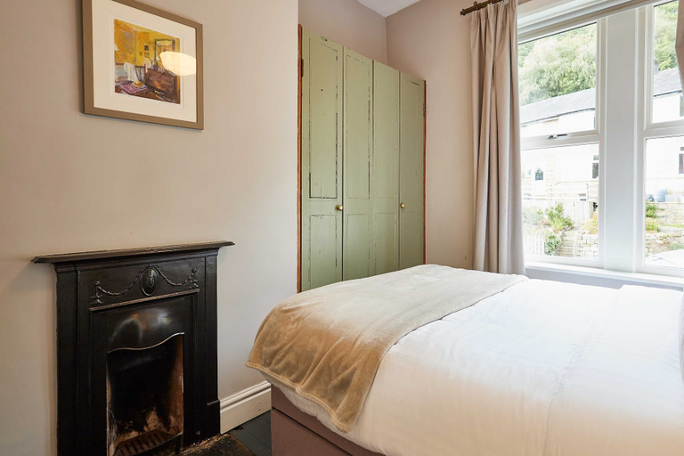 Room 2, Host Stay The Artist s House, Calderdale