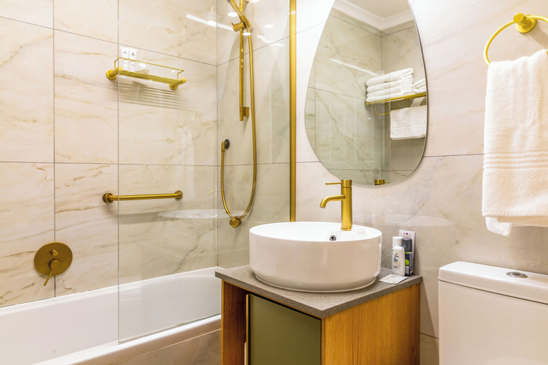 Bathroom 4, First Group Hastings Hall, City of Cape Town