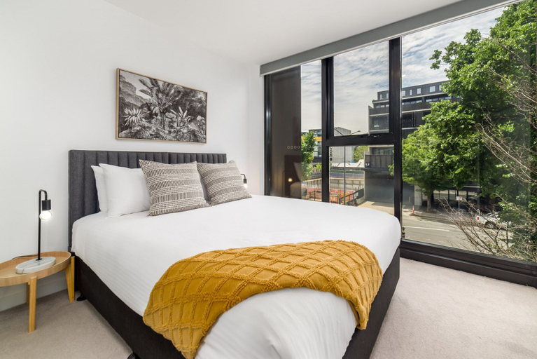 Room 5, Chic 3-bed in Central With Pool, Sauna and Gym, Canberra