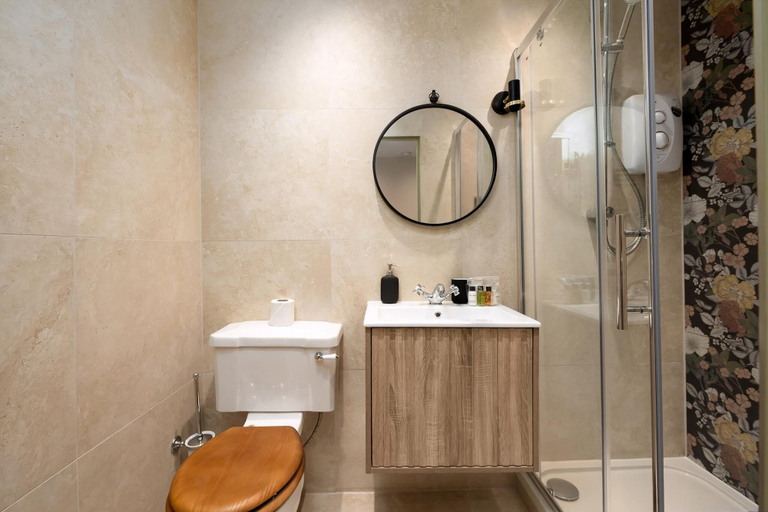 Room 3, Guestready - The Euston Hotel, London