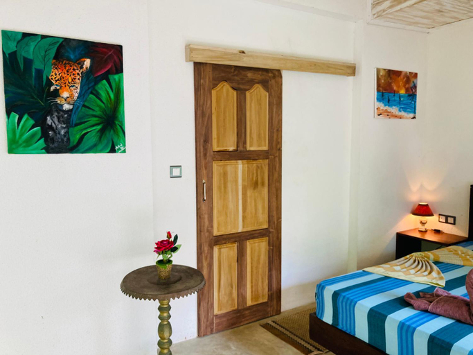 Bedroom 2, Mountain seaview cabanas, Tangalle