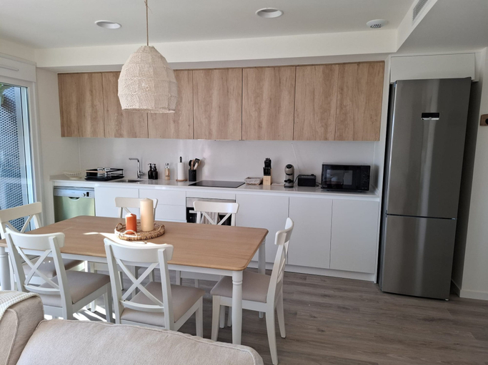 Room 5, Residencial Breeze 1A by Bookaparadise, Alicante