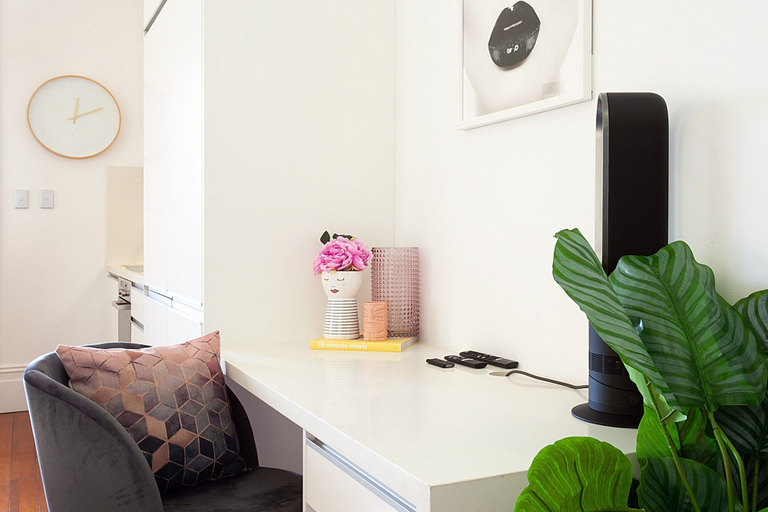 Others 5, Charming Studio With Balcony in Inner-city Glebe, Sydney