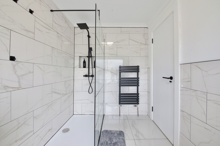 Bathroom 5, Modern City Apartment in London, London