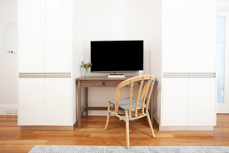 Others 4, Leafy and Tranquil Inner West Studio Apartment, Sydney