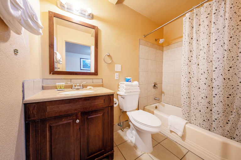 Bathroom 4, Juniper Motel Madras, Jefferson