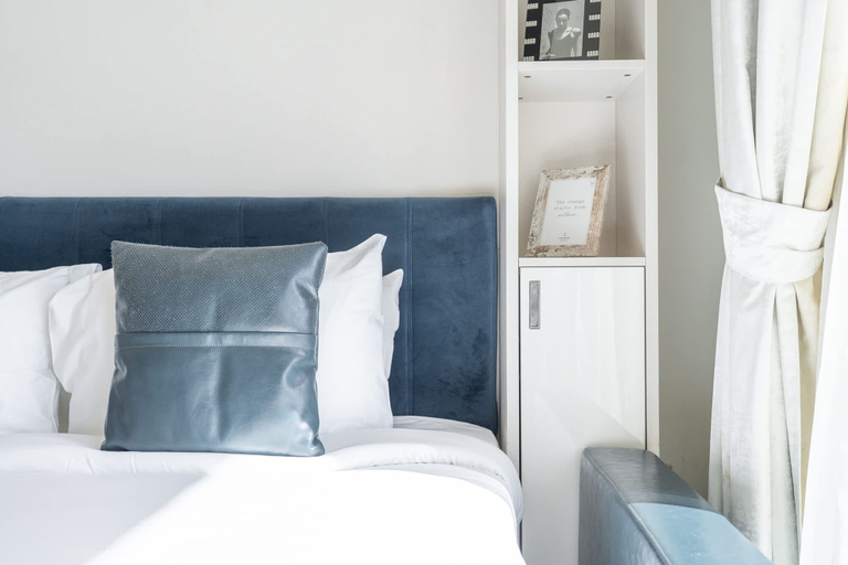 Room 2, Relaxing and Gorgeous Studio in Miraclz by Danube, Dubai