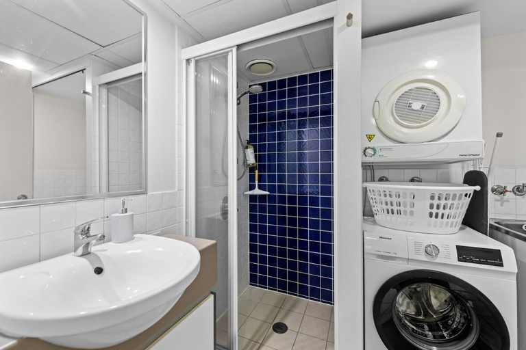 Bathroom 5, Prime City Residence With Pool, Gym and Parking, Brisbane