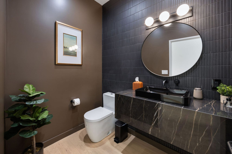 Room 5, The Bella Villa II in Venice, Los Angeles