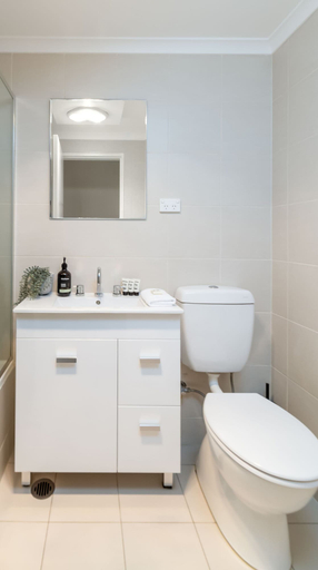 Others 5, Cosy and Convenient Leafy Apartment, Canberra