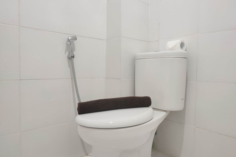 Bathroom 5, Cozy Stay Studio At Paltrow City Apartment, Semarang