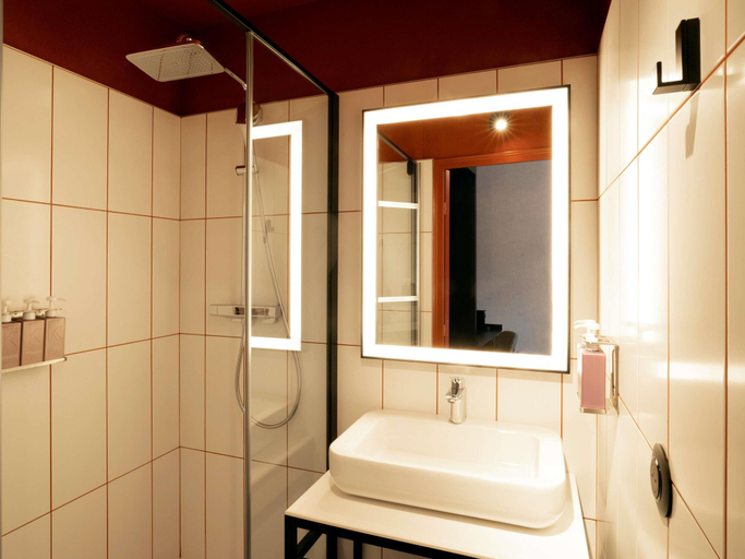Bathroom 5, TRIBE Carcassonne, Aude