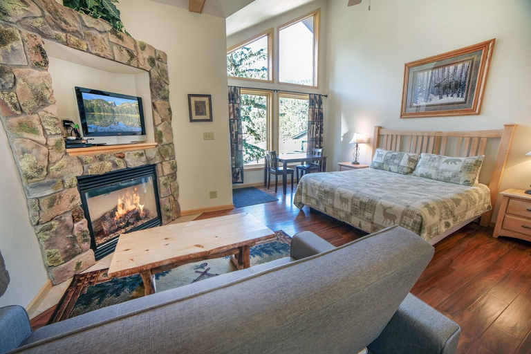 Bedroom, Sunnyside Knoll: 18 1 Bedroom Cabin, Larimer