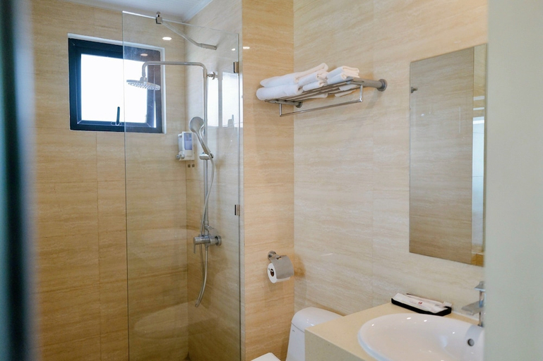Bathroom 4, B Hotel, Hoàn Kiếm