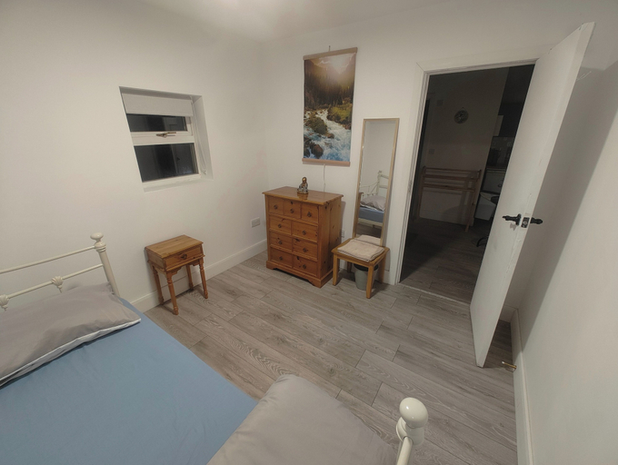 Room 3, Southall - Sleeps 3 & Great Transport Links, London