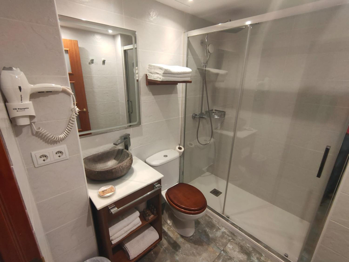 Bathroom 5, Hotel La Ciudadela, Barcelona