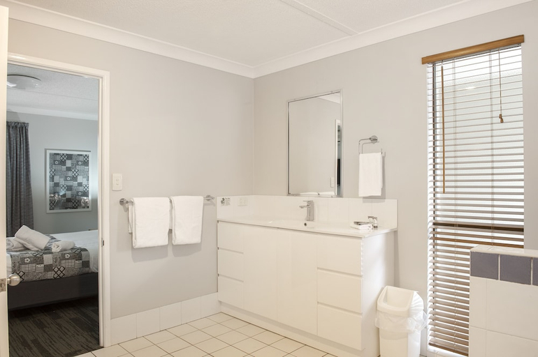 Bathroom 4, IPSWICH COUNTRY MOTEL, Ipswich - Central