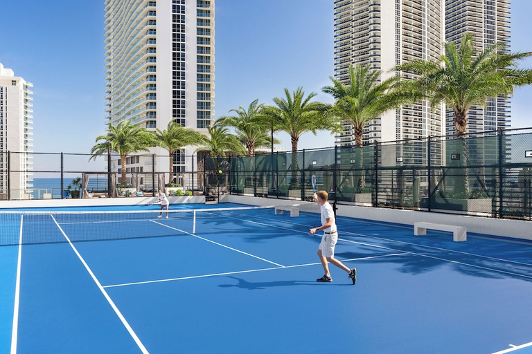 Sport & Beauty 2, Hyde House, Broward