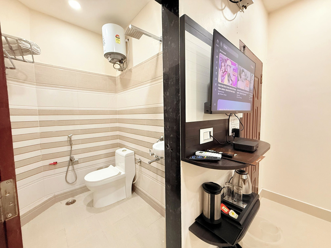 Bathroom 4, Hotel Aastha Inn, Varanasi