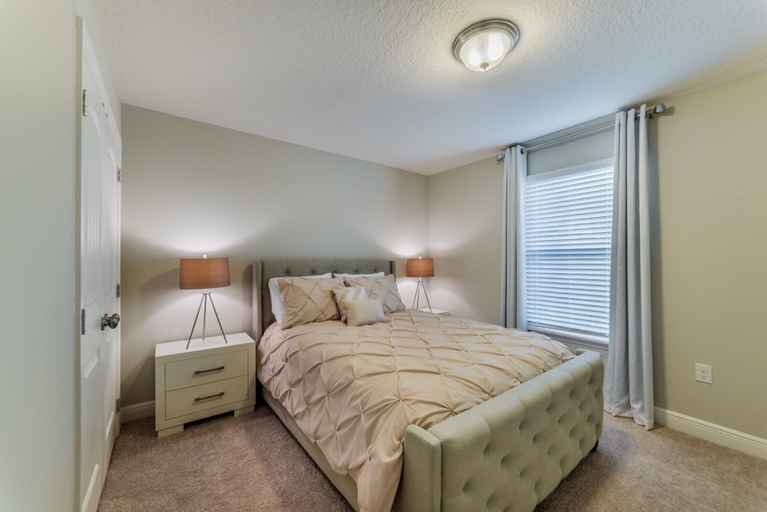 Room 4, Solterra Resort 6 Bedroom Private Pool+Spa Home 6 Home, Polk