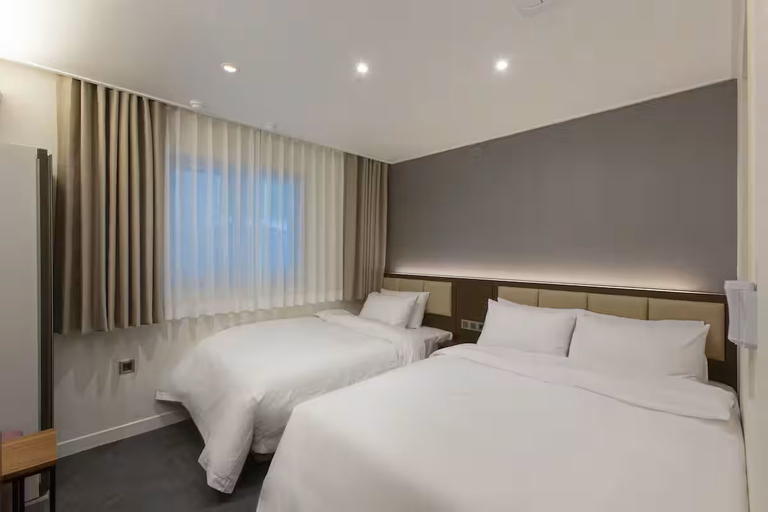 Bedroom 3, Busan Lounge 26 Hotel, Jung