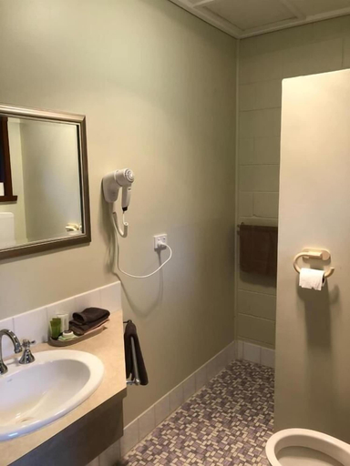 Bathroom 3, Green Gables Motel, Yarra Ranges - Central
