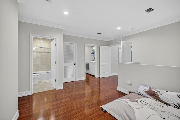 Room 3, Luxury Townhouse Steps From The Beach, Broward