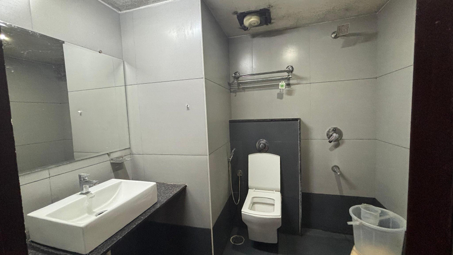 Bathroom 4, Chetan International Hotel, Bangalore