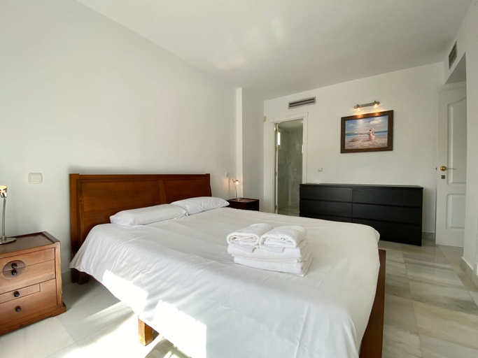 Room 4, House Pauline 3 bed Poolside Private Garden M-5, Málaga