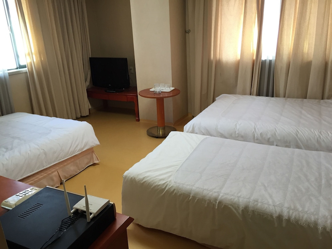 Bedroom 2, Busan Central Hotel, Yeonje