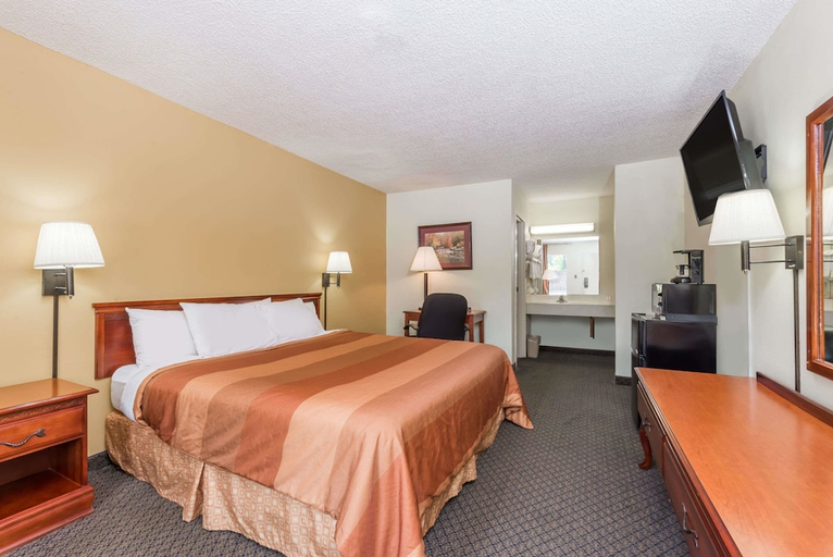 Bedroom 2, Days Inn By Wyndham Fort Payne, De Kalb